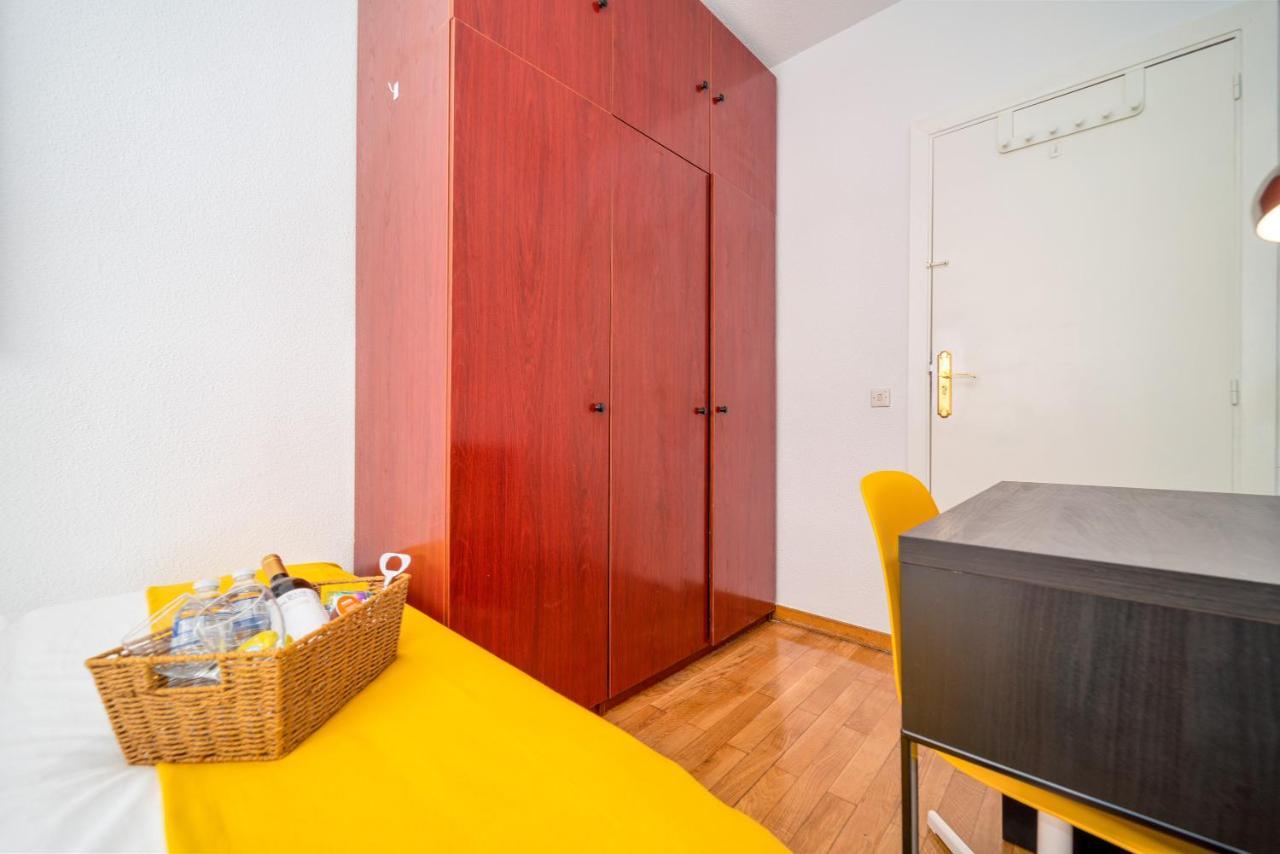 B Casacafe Madrid Pozuelo 2 Bano Fuera De La Habitacion O Compartido Pozuelo de Alarcón Exteriör bild